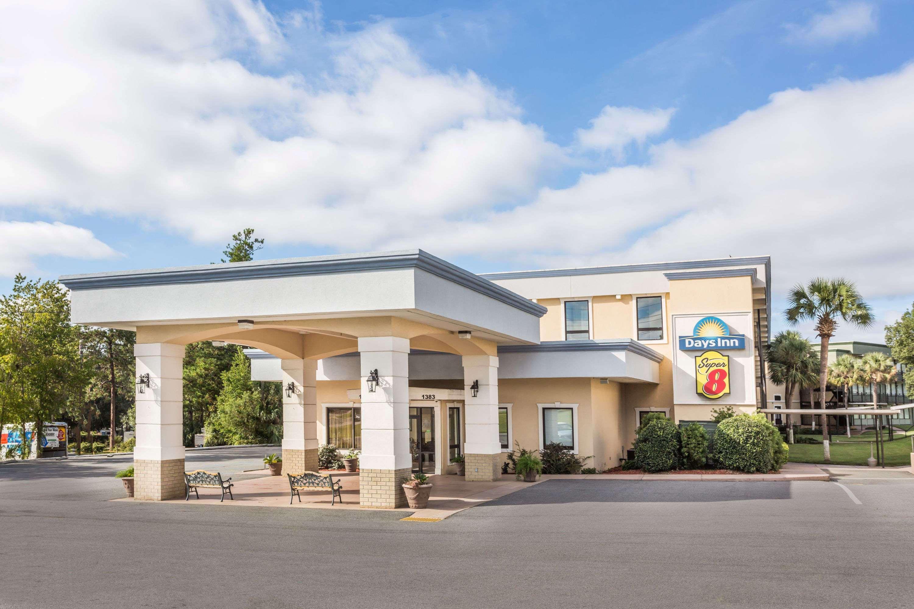 Super 8 By Wyndham Valdosta Mall Exterior photo